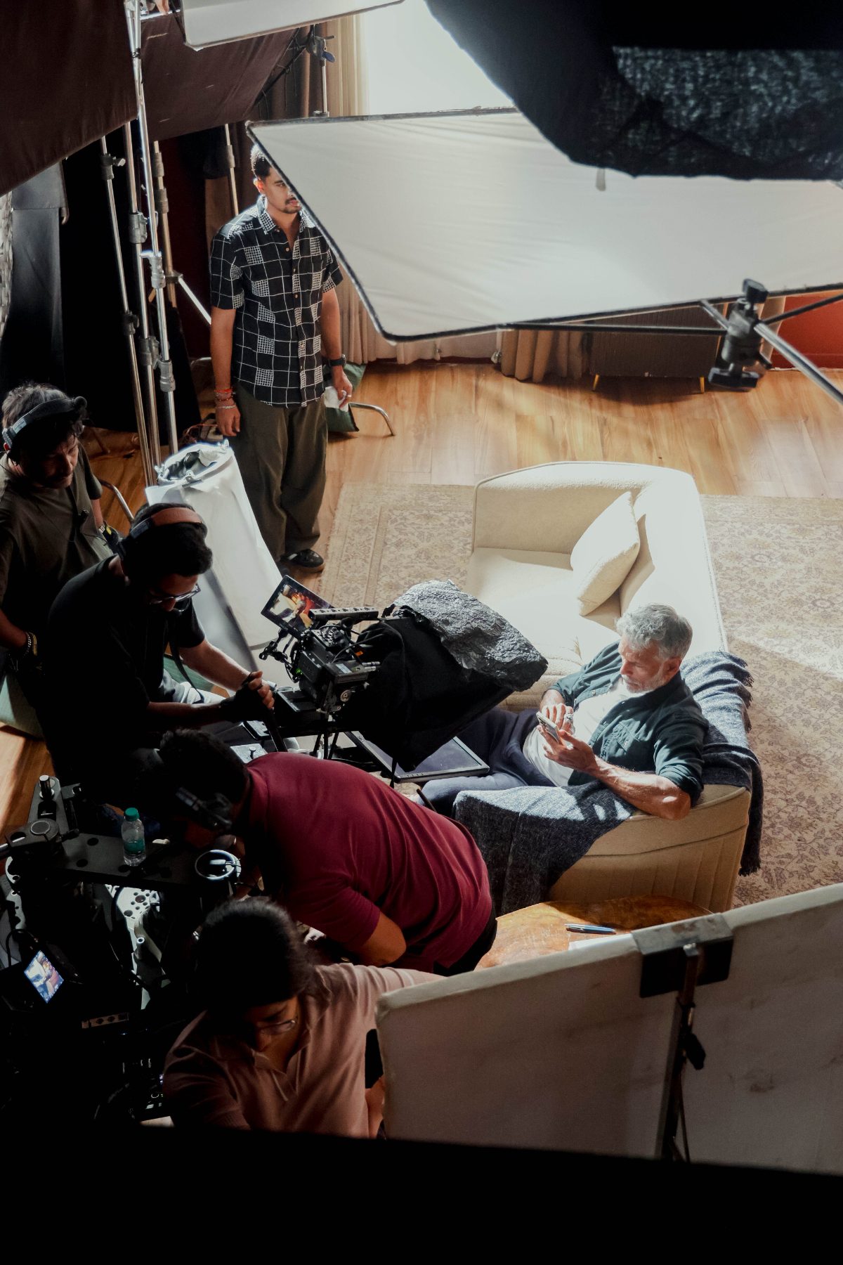 Behind the scenes, Centre for Sight with Milind Soman: Camera on Milind Soman on the living-room set