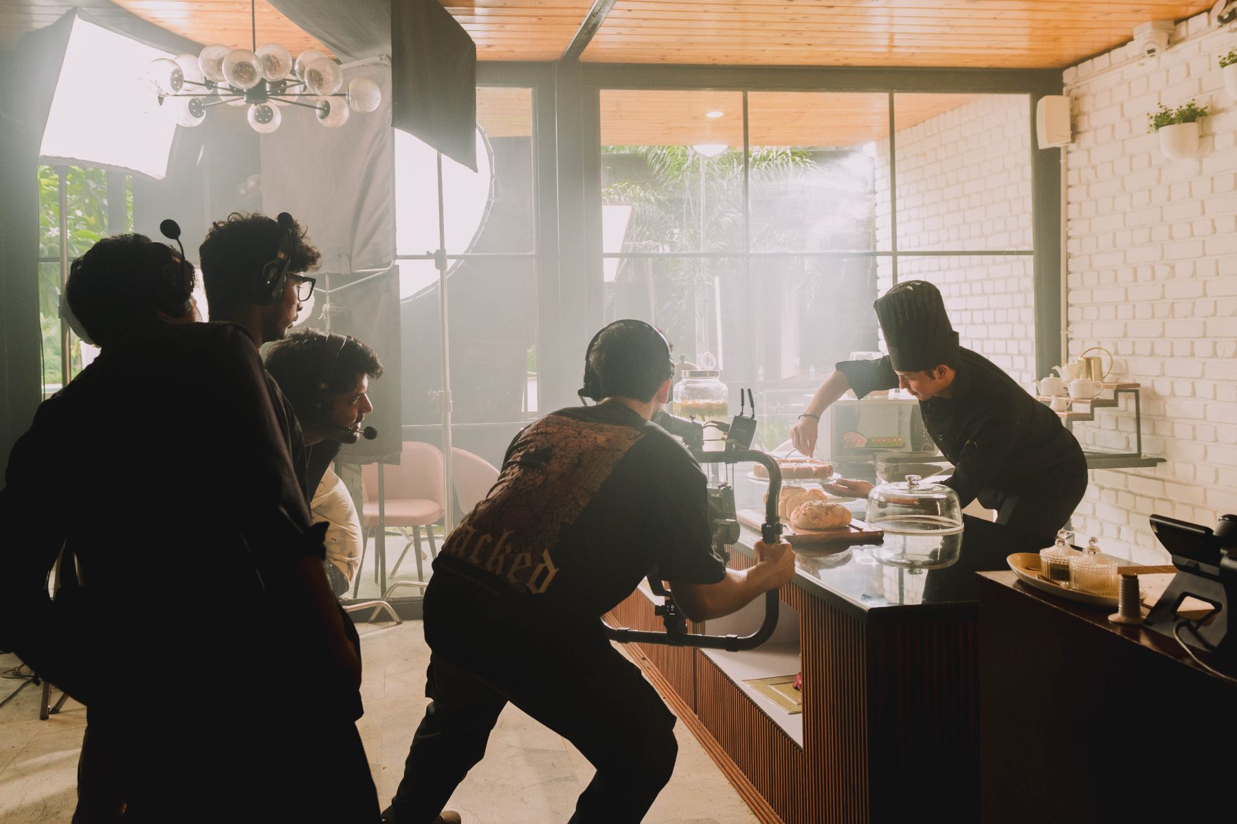 Operator on the slider by the bar